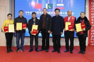 贯彻落实两会精神 访新时代国医名师---刘得仁