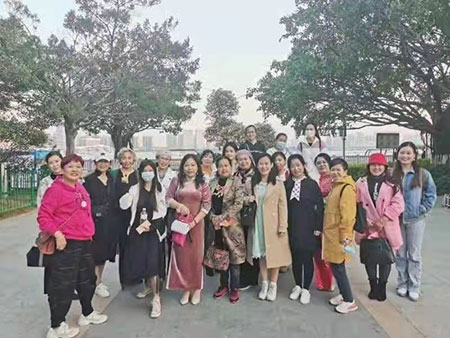 疑难病诊疗专家黎雪凤